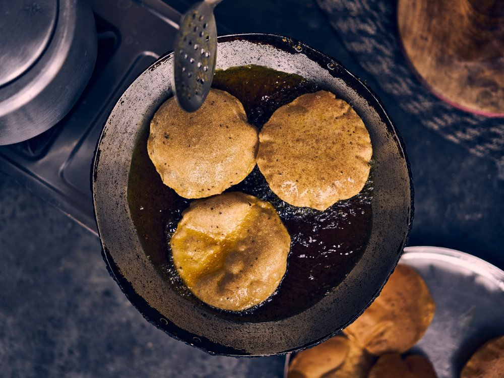 Dosa with chutney and bajji